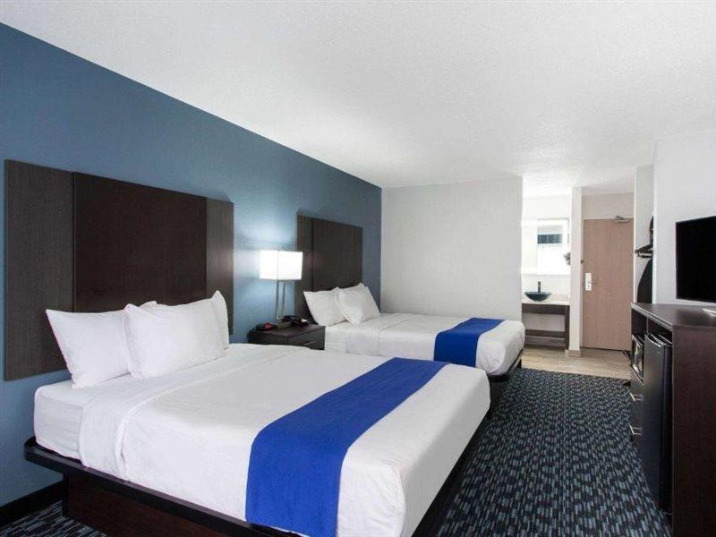 Baymont By Wyndham Charlotte University Exterior foto