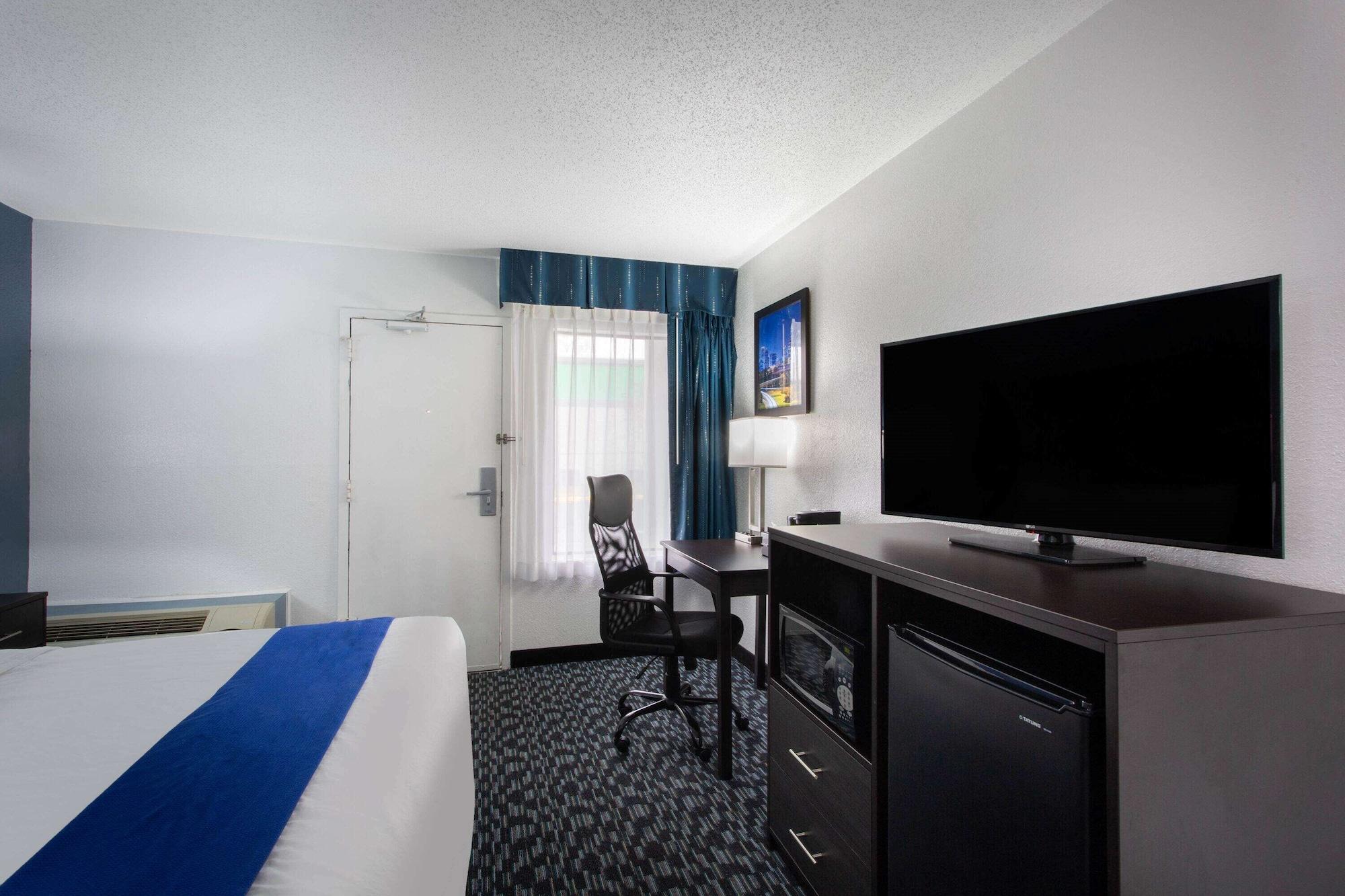 Baymont By Wyndham Charlotte University Exterior foto
