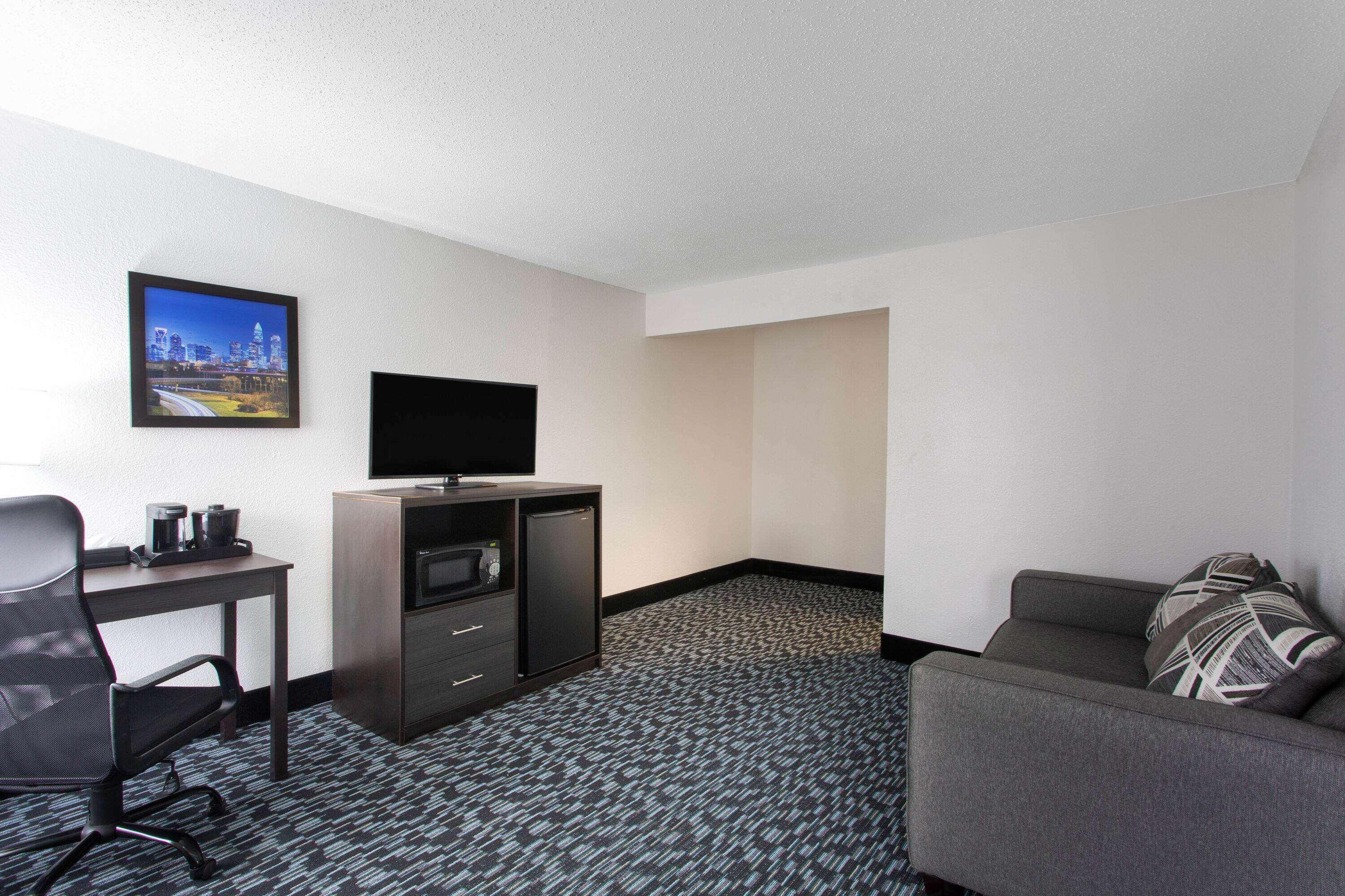 Baymont By Wyndham Charlotte University Exterior foto