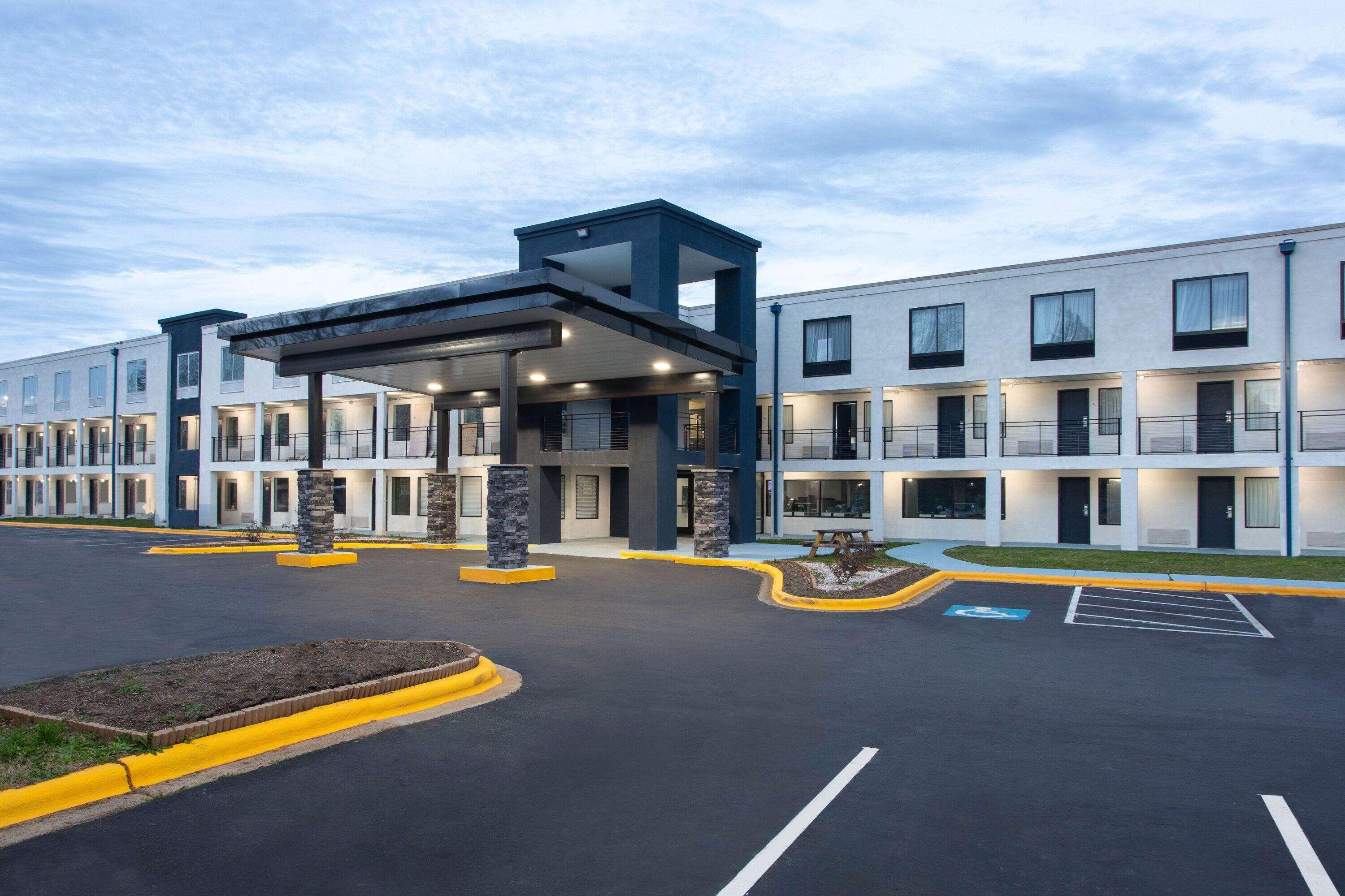 Baymont By Wyndham Charlotte University Exterior foto